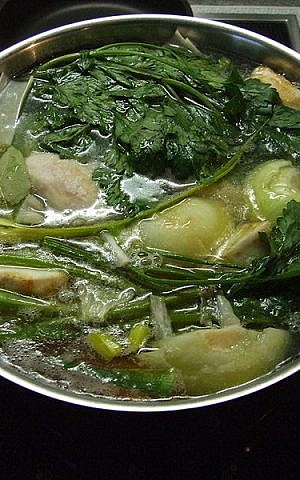 Chicken soup with greens (photo credit: CC-BY-SA Claus Ableiter, Wikimedia Commons)
