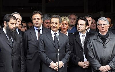 French President Nicolas Sarkozy speaks in front of the Ozar Hatorah Jewish school, alongside France's Education Minister Luc Chatel, second from left, France's Jewish central Consistory Joel Mergui, second from right and Pierre Cohen, mayor of Toulouse, right (photo credit: AP Photo/Eric Cabanis, Pool)