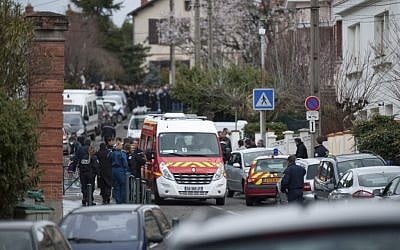 Police outside the school in Toulouse (photo credit: AP/Bruno Martin)