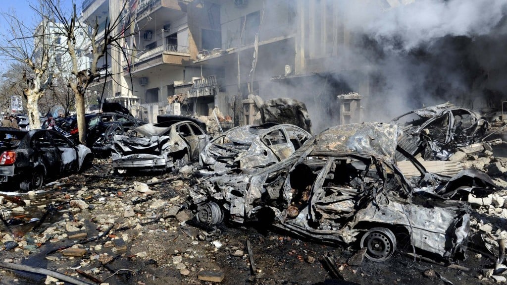 大聖寺伊万里　染錦　柿右衛門写　松竹梅の図　八角膾皿　N293AS-fbuj Regime blames rebels after twin bombings kill dozens in