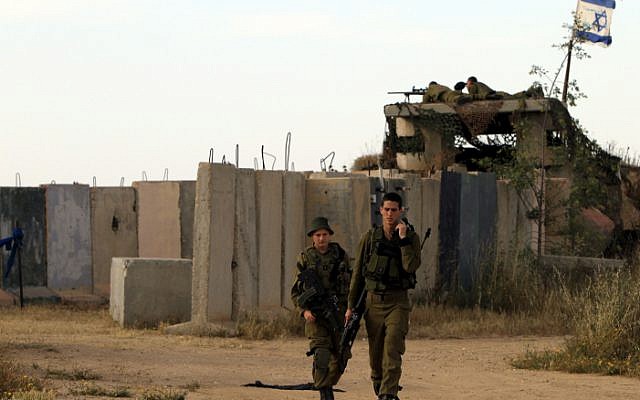 Soldiers near the border with the Gaza Strip (photo credit: Tsafrir Abayov/Flash90) Soldiers near the border with the Gaza Strip (photo credit: Tsafrir Abayov/Flash90)