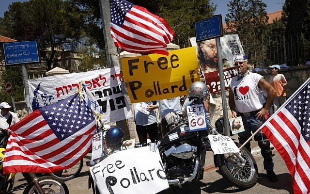 Protesters outside the house of then-president Shimon Peres in 2011 call for the release of Jonathan Pollard from a US jail. (Miriam Alster/Flash90)