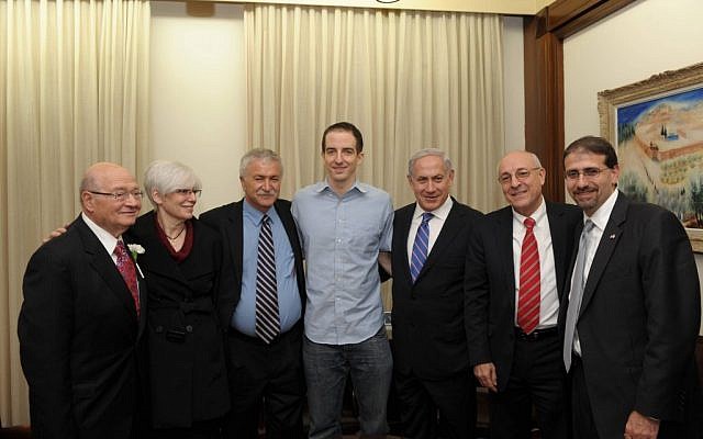 Ilan Grapel (center), released from incarceration in Egypt in 2011, with Prime Minister Benjamin Netanyahu and others. (photo credit: Amos Ben Gershom/GPO/Flash90) Ilan Grapel (center), released from incarceration in Egypt in 2011, with Prime Minister Benjamin Netanyahu and others. (photo credit: Amos Ben Gershom/GPO/Flash90)