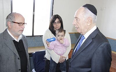 President Shimon Peres visits Eva and Shmuel Sandler, wife and father of Rabbi Jonathan Sandler the victim of Monday's shooting in Toulouse (photo credit: Flash90)