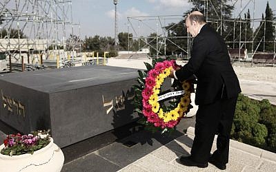 Newly elected Kadima Chairman Shaul Mofaz lays a wreath on the grave of Theodore Herzl at Mount Herzl cemetery in Jerusalem on Wednesday. (photo credit: Kobi Gideon / Flash90)