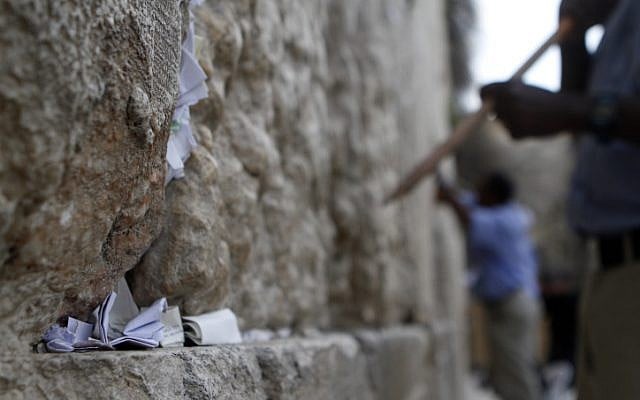 After removal, the thousands of notes are buried on the nearby Mount of Olives. (photo credit: Uri Lenz/Flash90)
