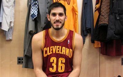 Double 'Chai': Omri Casspi wearing No. 36 for the Cleveland Cavaliers. (photo credit: Howard Blas)