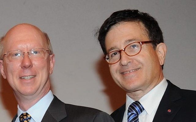 Broadcom CEO Scott McGregor (left) and vice president Shlomo Markel (photo credit: Courtesy)
