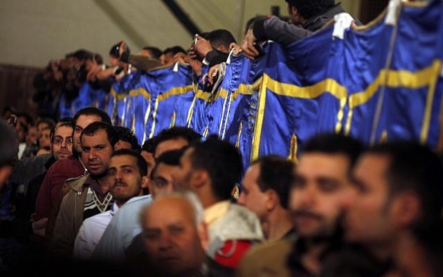 Coptic Christians wait in line to pay respects to the body of Pope Shenouda III Sunday (photo credit: Khalil Hamra/AP) Coptic Christians wait in line to pay respects to the body of Pope Shenouda III Sunday (photo credit: Khalil Hamra/AP)