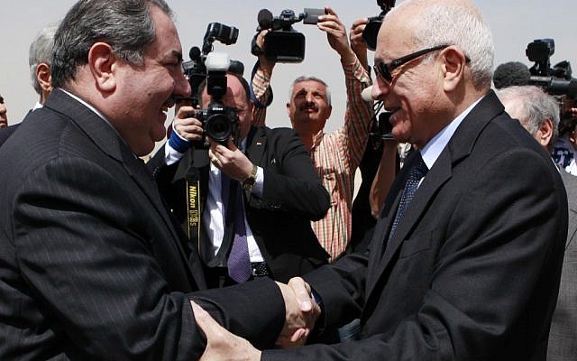 Iraqi Foreign Minister Hoshyar Zebari (left) shakes hands with Arab League Secretary General Nabil Al-Araby (photo credit: AP/Hadi Mizban) Iraqi Foreign Minister Hoshyar Zebari (left) shakes hands with Arab League Secretary General Nabil Al-Araby (photo credit: AP/Hadi Mizban)