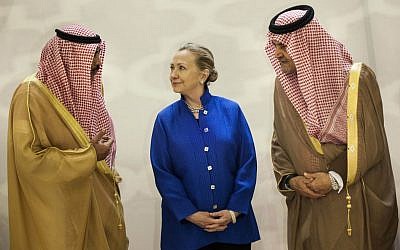 US Secretary of State Clinton talking with Saudi and Kuwaiti officials in Riyadh. (photo credit: AP/Brendan Smialowski)