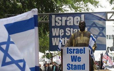 Simon Deng at a rally organized by pro-Israel advocacy organizations Stand With Us (photo credit: courtesy Stand With Us)