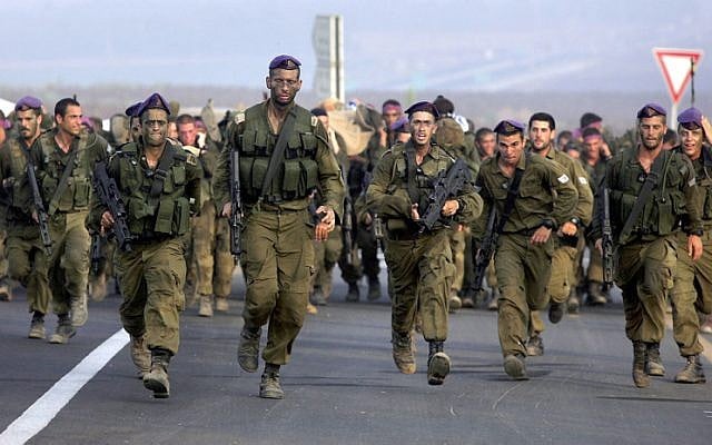 Givati soldiers complete a training course, 2007. (Edi Israel/Flash 90)