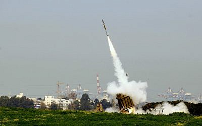 An Iron Dome battery shooting a missile interceptor near Ashdod. (Flash90)