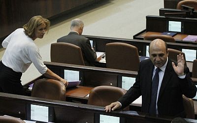 Tzipi Livni with Shaul Mofaz in the Knesset in October (photo credit: Miriam Alster/Flash90)
