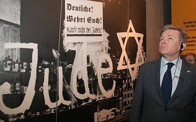 Lithuanian Foreign Minister Audronius Azubalis visited Yad Vashem last month (photo credit: Isaac Harari/Flash90)