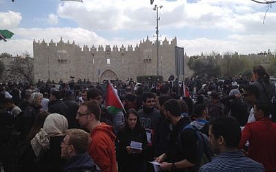Protesters at Jerusalem's Damascus Gate (Photo credit: Matti Friedman/Times of Israel)