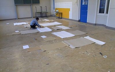 Finding the composition (photo credit: Elio Nudelman) Finding the composition (photo credit: Elio Nudelman)