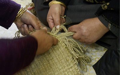 Tying tassels (photo credit: Elio Nudelman) Tying tassels (photo credit: Elio Nudelman)