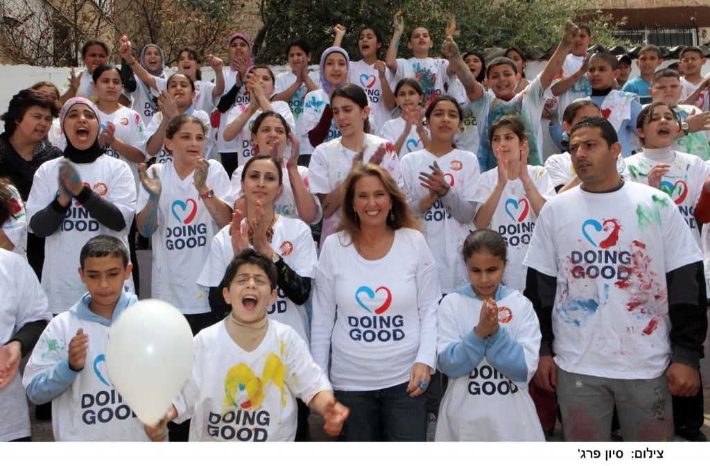 Shari Arison participating in last year's International Good Deeds Day. (Photo credit: Sivan Farag)