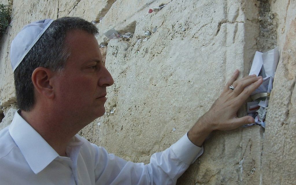 Bill de Blasio at the Western Wall, August 2011. (photo credit: Flickr/Public Advocate Bill de Blasio)