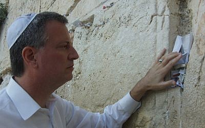 Bill de Blasio at the Western Wall, August 2011. (photo credit: Flickr/Public Advocate Bill de Blasio)