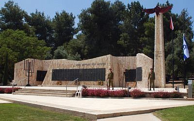 The paratroopers memorial at Tel Nof (photo credit: Tsahi Ben-Ami/Flash 90)