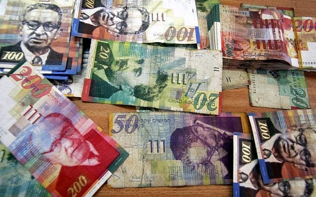 Shekels, lots of 'em (photo credit: Abed Rahim Khatib/Flash90)