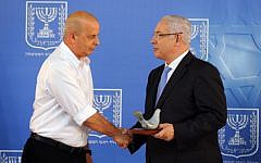 Former Shin Bet chief Yuval Diskin (left) and Prime Minister Benjamin Netanyahu last year. (photo credit: Moshe Milner/GPO/Flash90)