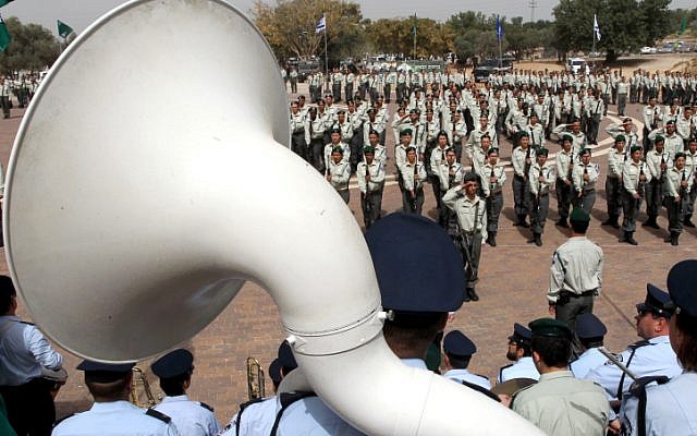 A countable number of troops (photo credit: Nati Shohat/Flash90)