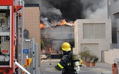 Rescue workers at the scene of the Ra'anana explosion (photo credit: Gili Yaari/Flash90)