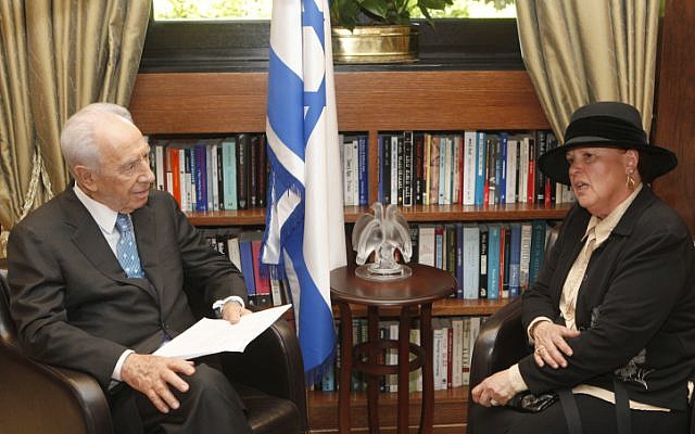 Esther Pollard, Jonathan Pollard's wife, meets with President Shimon Peres at his residence, on Sunday. (photo credit: Uri Lenz/Flash90)