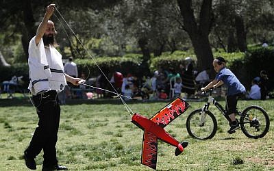 A man flying a kite with his children in Jerusalem's Sacher Park Tuesday (photo credit: Miriam Alster/Flash90)
