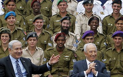 Prime Minister Benjamin Netanyahu and President Shimon Peres at the ceremony for outstanding soldiers at the President's Residence in Jerusalem last week (photo credit: Miriam Alster/Flash90)
