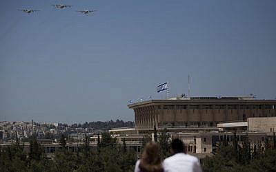 Israelis watch an Israeli Air Force demonstration over the Knesset on Israel's 64th birthday. (photo credit: Yonatan Sindel/Flash90) Israelis watch an Israeli Air Force demonstration over the Knesset on Israel's 64th birthday. (photo credit: Yonatan Sindel/Flash90)