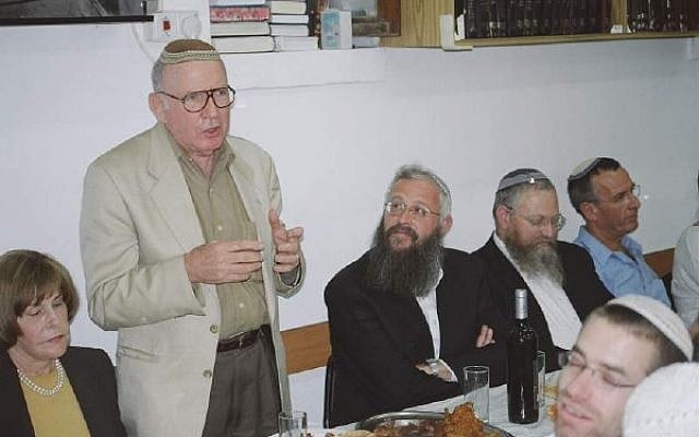 Irving Moskowitz speaking at Beit Orot, November 2011. (CC BY-SA Mazel 123, Wikimedia Commons)