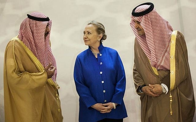 Kuwaiti FM Sheikh Sabah Khaled al-Hamad Al-Sabah (left), Hillary Clinton and Saudi FM Prince Saud Al-Faisal (right) on Saturday (photo credit: Brendan Smialowski/AP)