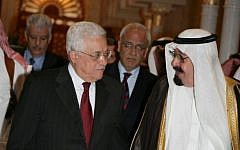 King Abdullah of Saudi Arabia (right) meets with Palestinian Authority President Mahmoud Abbas in Riyadh,  June 18, 2014. (Omar Rashidi/Flash90)