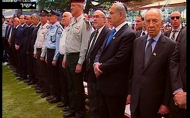 The nation's leaders observing a moment of silence in Jerusalem on Wednesday. (Screenshot / Channel 2) The nation's leaders observing a moment of silence in Jerusalem on Wednesday. (Screenshot / Channel 2)