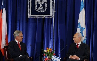 Chile's President Sebastian Pinera speaks with Israeli President Shimon Peres last year in Jerusalem (photo credit: Kobi Gideon/Flash90)