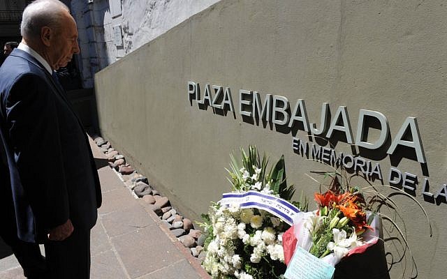 Shimon Perez visiting the memorial for the bombing in Argentina in 2009. (photo credit: Moshe Milner/GPO/Flash90)