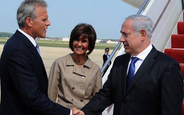 Then-ambassador Michael Oren (left) welcomes Prime Minister Netanyahu to Washington for a 2010 state visit (photo credit: Moshe Milner/GPO/Flash90 ) Then-ambassador Michael Oren (left) welcomes Prime Minister Netanyahu to Washington for a 2010 state visit (photo credit: Moshe Milner/GPO/Flash90 )