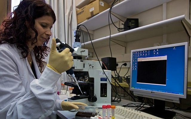 A life science graduate student does research at the Weizmann Institute of Science (Photo credit: Doron Horowitz/Flash90)