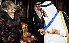 Saudi King Abdullah accepts a UNESCO medal from Irina Bokova in 2012. (photo credit: Ahmed Al Omran, via Twitter)