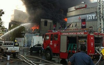 First-responders at scene of Ra'anana explosions (photo credit: courtesy Israel Police)