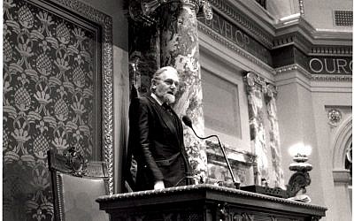 Rabbi Barry Woolf delivering a prayer for the 'lost and troubled' in the Minnesota Senate, 2011. (photo credit: Courtesy) Rabbi Barry Woolf delivering a prayer for the 'lost and troubled' in the Minnesota Senate, 2011. (photo credit: Courtesy)