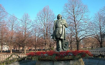 Christopher Columbus statue in Arrigo Park, Chicago, Illinois (photo credit: CC-BY 2.0 davidwilson1949, Flickr) Christopher Columbus statue in Arrigo Park, Chicago, Illinois (photo credit: CC-BY 2.0 davidwilson1949, Flickr)