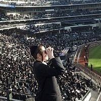 Ultra-Orthodox Jews at Citi Field in New York gather to discuss Internet usage. (photo credit: AP/VosIzNeias.com