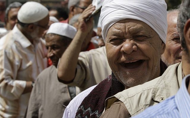 An Egyptian man smiles as he waits in line to vote in the presidential election Wednesday (photo credit: AP Photo/Hasan Jamali) An Egyptian man smiles as he waits in line to vote in the presidential election Wednesday (photo credit: AP Photo/Hasan Jamali)