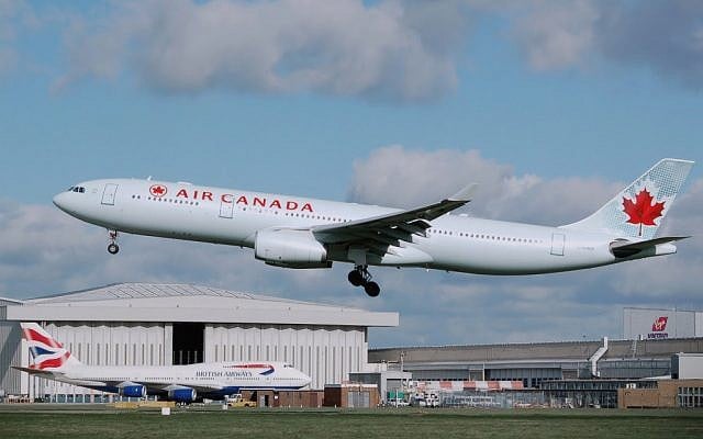 An Air Canada carrier.  A bid by Qatar to relocate the United Nations' civil aviation agency from Montreal to the tiny emirate has angered Canadian officials (photo credit: CC-BY- Arpingstone/Wikipedia)